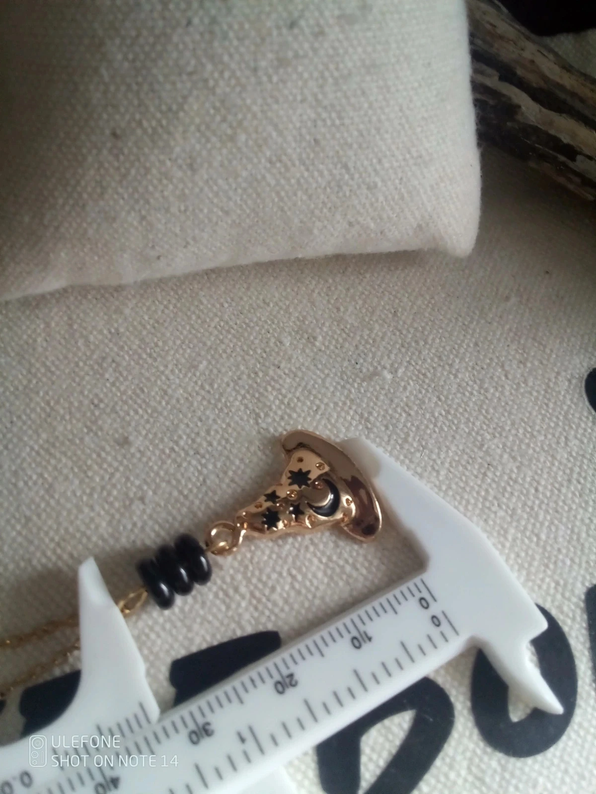Collier chapeau de sorcière et pierres d'obsidienne – photo 2
